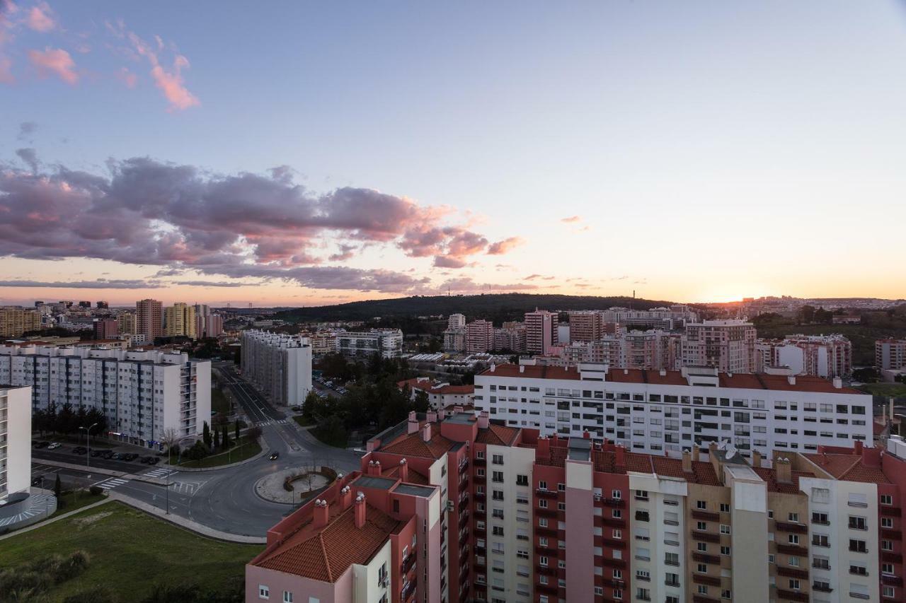 Skyscraper Riverview Lisbon With Indoor Pool Exterior foto